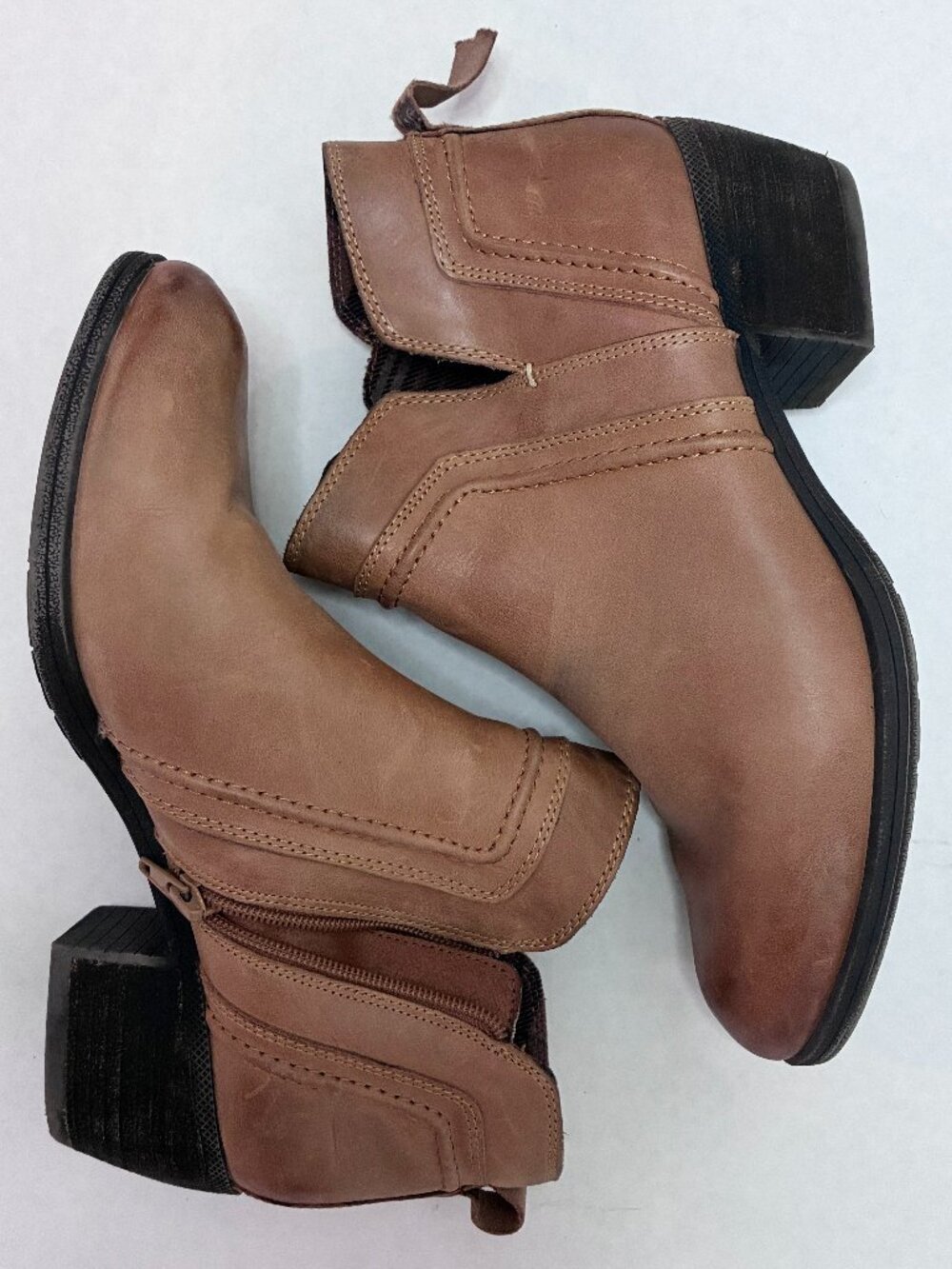 Cobb Hill Anisa V-Cut Leather Ankle Booties - Size 10M - Tan